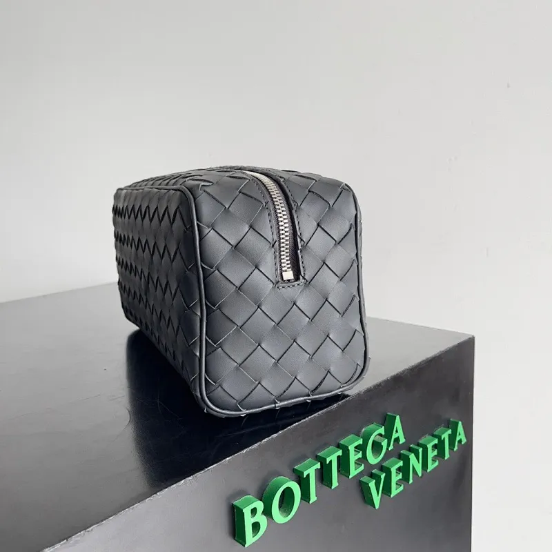 All categories 💚 Authentic bags 💚 BV 2025 new BV toiletry bag